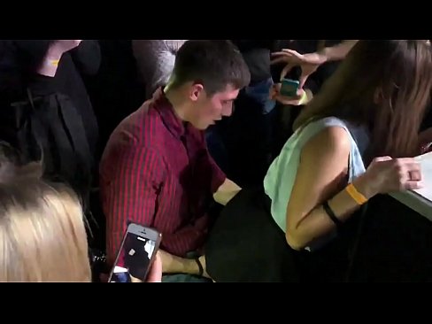 ❤️ Echte seks yn in Russyske nachtclub. 18-jierrich Russysk famke yn 'e anus en fagina neukt yn in nachtclub ☑ Seksfideo by porno fy.onlydesiporn.ru